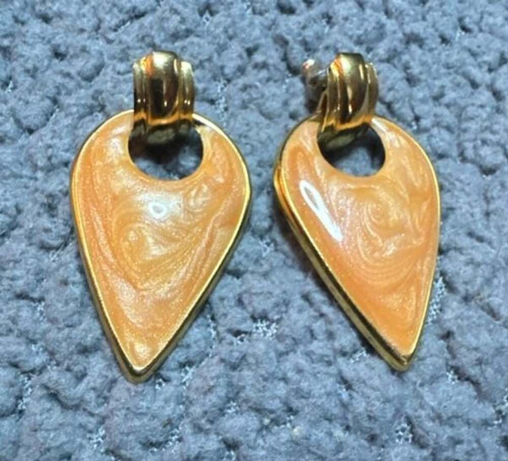Vintage Gold Tone Peach Swirl Enamel Teardrop Earrings